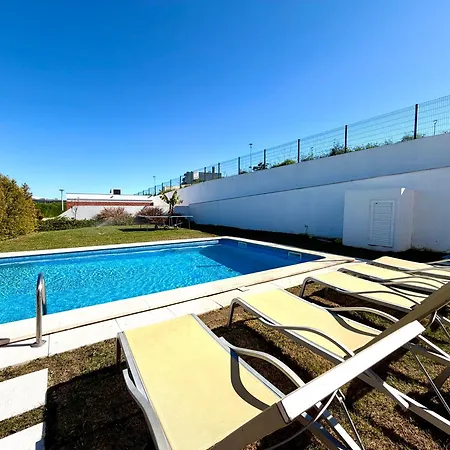 Noélia Villa *